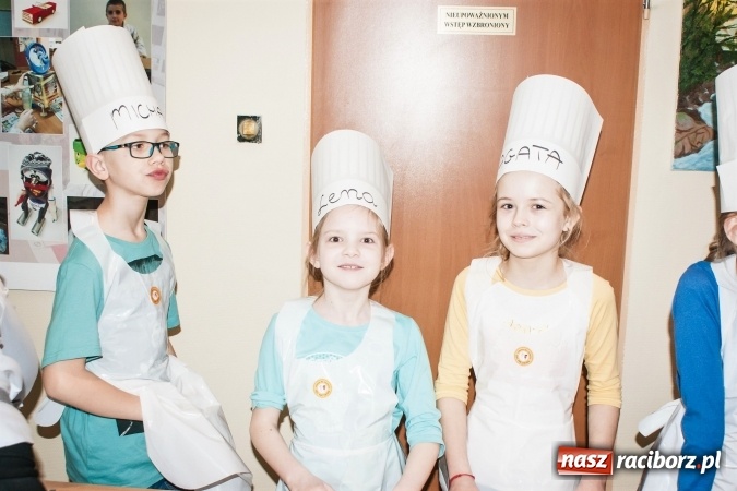 Zdjęcie w galerii na portalu naszraciborz.pl: Warsztaty kulinarne Zdrowe Słodkości w SP1 wiadomości z regionu