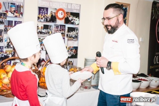 Zdjęcie w galerii na portalu naszraciborz.pl: Warsztaty kulinarne Zdrowe Słodkości w SP1 wiadomości z regionu