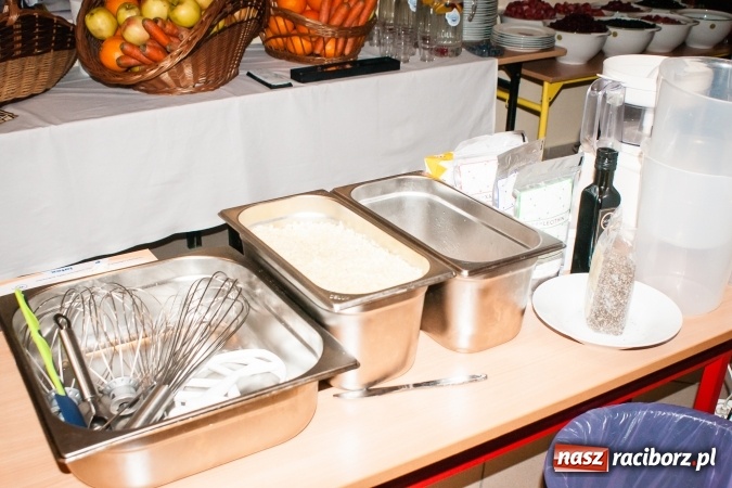 Zdjęcie w galerii na portalu naszraciborz.pl: Warsztaty kulinarne Zdrowe Słodkości w SP1 wiadomości z regionu