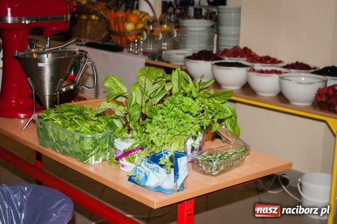 Zdjęcie w galerii na portalu naszraciborz.pl: Warsztaty kulinarne Zdrowe Słodkości w SP1 wiadomości z regionu