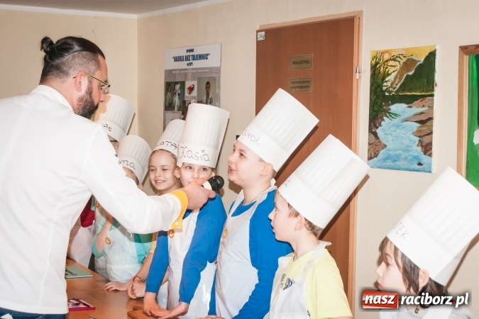 Zdjęcie w galerii na portalu naszraciborz.pl: Warsztaty kulinarne Zdrowe Słodkości w SP1 wiadomości z regionu