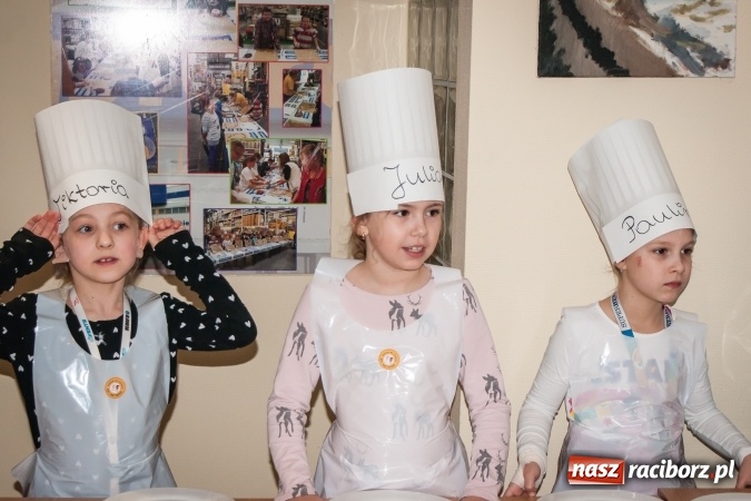 Zdjęcie w galerii na portalu naszraciborz.pl: Warsztaty kulinarne Zdrowe Słodkości w SP1 wiadomości z regionu