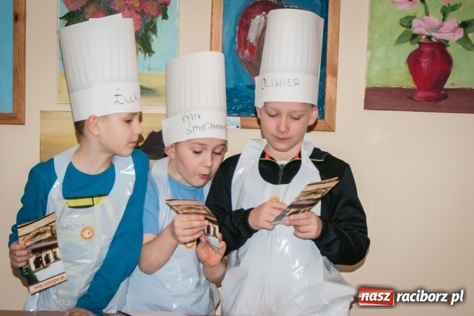 Zdjęcie w galerii na portalu naszraciborz.pl: Warsztaty kulinarne Zdrowe Słodkości w SP1 wiadomości z regionu
