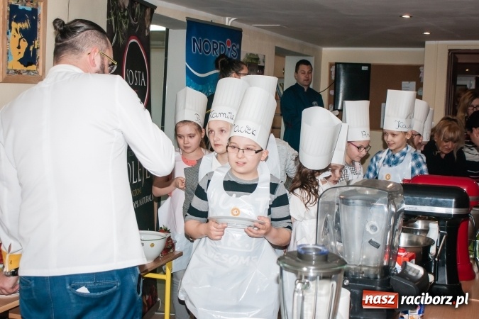 Zdjęcie w galerii na portalu naszraciborz.pl: Warsztaty kulinarne Zdrowe Słodkości w SP1 wiadomości z regionu