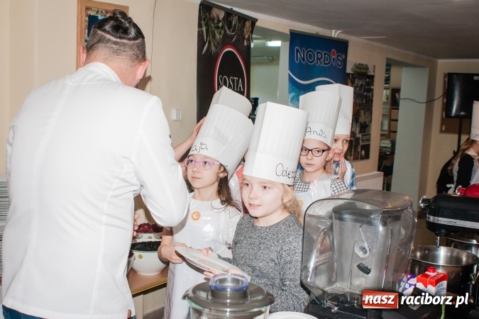 Zdjęcie w galerii na portalu naszraciborz.pl: Warsztaty kulinarne Zdrowe Słodkości w SP1 wiadomości z regionu