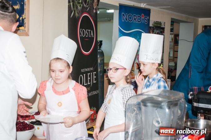 Zdjęcie w galerii na portalu naszraciborz.pl: Warsztaty kulinarne Zdrowe Słodkości w SP1 wiadomości z regionu