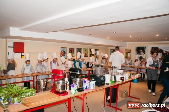 Zdjęcie w galerii na portalu naszraciborz.pl: Warsztaty kulinarne Zdrowe Słodkości w SP1 wiadomości z regionu