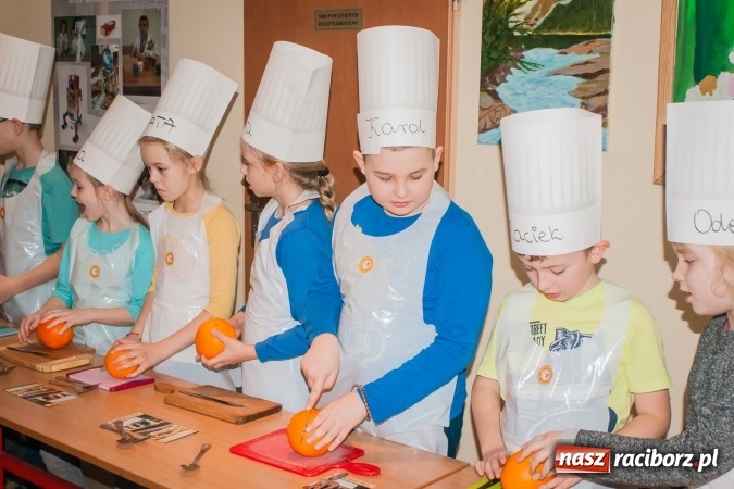 Zdjęcie w galerii na portalu naszraciborz.pl: Warsztaty kulinarne Zdrowe Słodkości w SP1 wiadomości z regionu