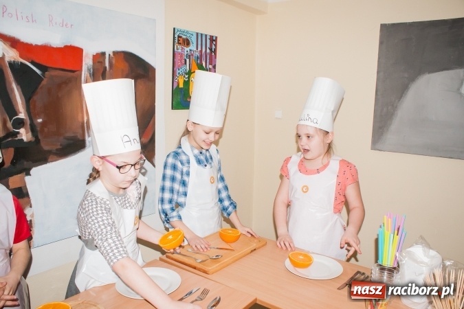 Zdjęcie w galerii na portalu naszraciborz.pl: Warsztaty kulinarne Zdrowe Słodkości w SP1 wiadomości z regionu