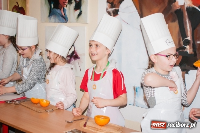 Zdjęcie w galerii na portalu naszraciborz.pl: Warsztaty kulinarne Zdrowe Słodkości w SP1 wiadomości z regionu