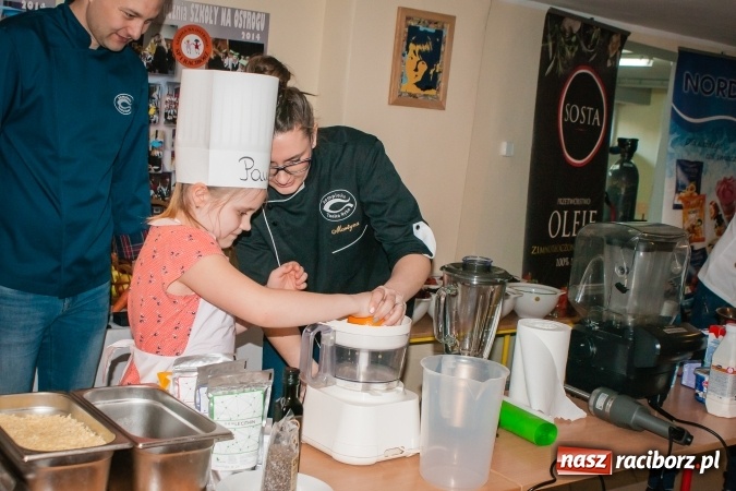 Zdjęcie w galerii na portalu naszraciborz.pl: Warsztaty kulinarne Zdrowe Słodkości w SP1 wiadomości z regionu
