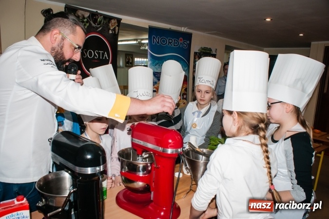 Zdjęcie w galerii na portalu naszraciborz.pl: Warsztaty kulinarne Zdrowe Słodkości w SP1 wiadomości z regionu