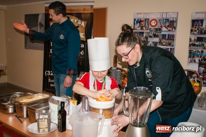Zdjęcie w galerii na portalu naszraciborz.pl: Warsztaty kulinarne Zdrowe Słodkości w SP1 wiadomości z regionu