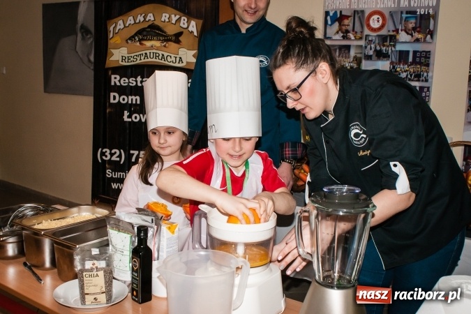 Zdjęcie w galerii na portalu naszraciborz.pl: Warsztaty kulinarne Zdrowe Słodkości w SP1 wiadomości z regionu