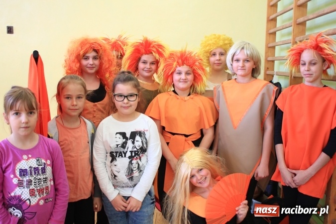 Zdjęcie w galerii na portalu naszraciborz.pl: W Zespole Szkolno-Przedszkolnym w Borucinie świętowali Międzynarodowy Dzień Teatru wiadomości z regionu