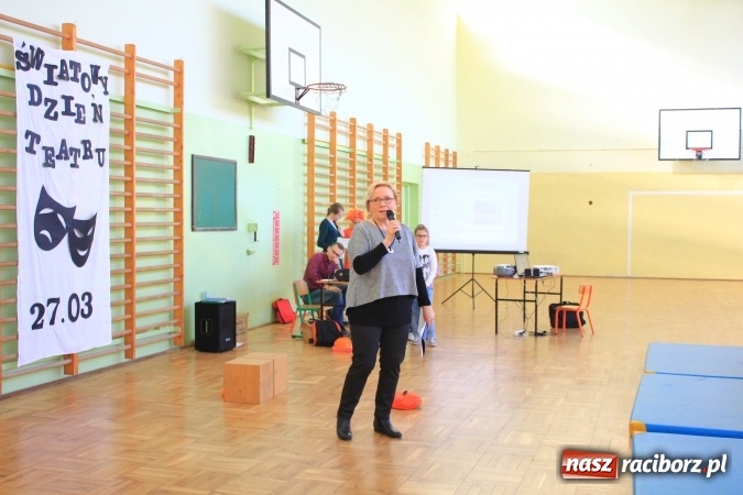 Zdjęcie w galerii na portalu naszraciborz.pl: W Zespole Szkolno-Przedszkolnym w Borucinie świętowali Międzynarodowy Dzień Teatru wiadomości z regionu