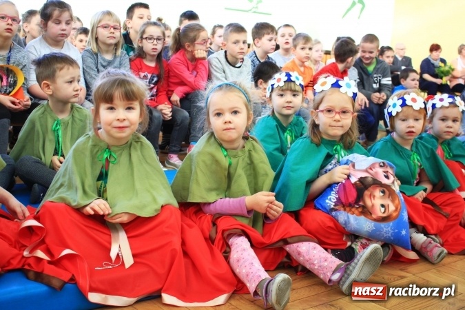 Zdjęcie w galerii na portalu naszraciborz.pl: W Zespole Szkolno-Przedszkolnym w Borucinie świętowali Międzynarodowy Dzień Teatru wiadomości z regionu