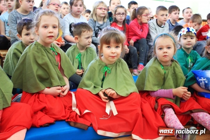 Zdjęcie w galerii na portalu naszraciborz.pl: W Zespole Szkolno-Przedszkolnym w Borucinie świętowali Międzynarodowy Dzień Teatru wiadomości z regionu