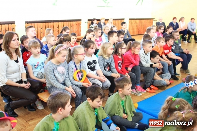 Zdjęcie w galerii na portalu naszraciborz.pl: W Zespole Szkolno-Przedszkolnym w Borucinie świętowali Międzynarodowy Dzień Teatru wiadomości z regionu