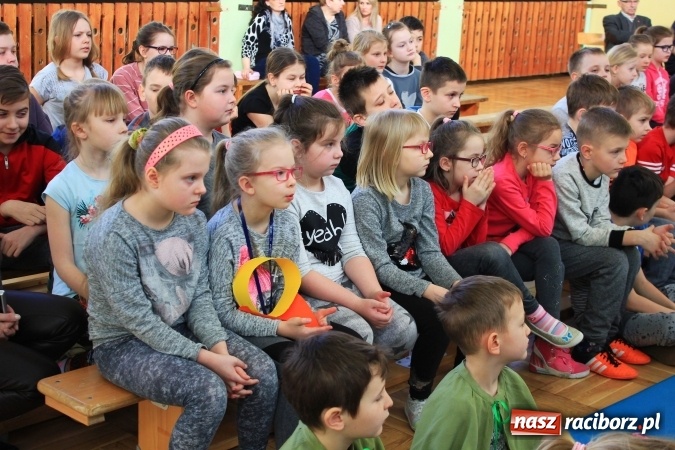 Zdjęcie w galerii na portalu naszraciborz.pl: W Zespole Szkolno-Przedszkolnym w Borucinie świętowali Międzynarodowy Dzień Teatru wiadomości z regionu