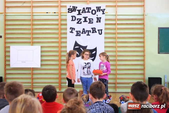 Zdjęcie w galerii na portalu naszraciborz.pl: W Zespole Szkolno-Przedszkolnym w Borucinie świętowali Międzynarodowy Dzień Teatru wiadomości z regionu