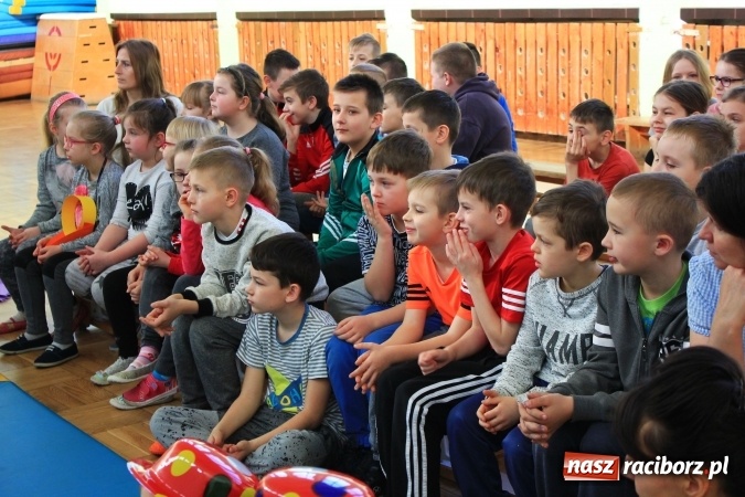 Zdjęcie w galerii na portalu naszraciborz.pl: W Zespole Szkolno-Przedszkolnym w Borucinie świętowali Międzynarodowy Dzień Teatru wiadomości z regionu