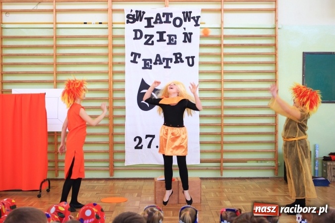 Zdjęcie w galerii na portalu naszraciborz.pl: W Zespole Szkolno-Przedszkolnym w Borucinie świętowali Międzynarodowy Dzień Teatru wiadomości z regionu
