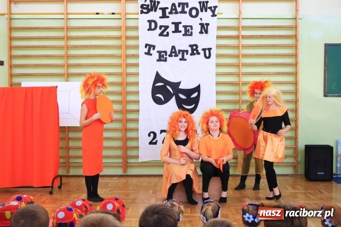 Zdjęcie w galerii na portalu naszraciborz.pl: W Zespole Szkolno-Przedszkolnym w Borucinie świętowali Międzynarodowy Dzień Teatru wiadomości z regionu