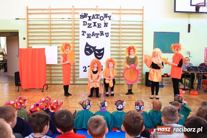 Zdjęcie w galerii na portalu naszraciborz.pl: W Zespole Szkolno-Przedszkolnym w Borucinie świętowali Międzynarodowy Dzień Teatru wiadomości z regionu
