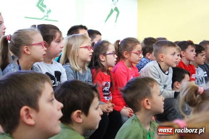 Zdjęcie w galerii na portalu naszraciborz.pl: W Zespole Szkolno-Przedszkolnym w Borucinie świętowali Międzynarodowy Dzień Teatru wiadomości z regionu