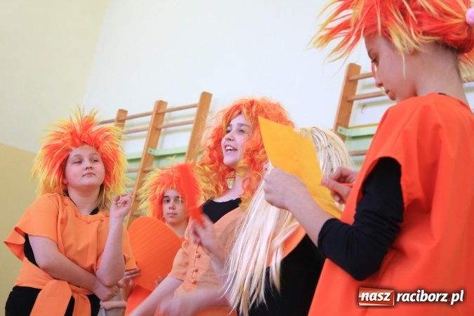 Zdjęcie w galerii na portalu naszraciborz.pl: W Zespole Szkolno-Przedszkolnym w Borucinie świętowali Międzynarodowy Dzień Teatru wiadomości z regionu