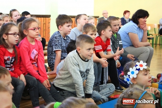 Zdjęcie w galerii na portalu naszraciborz.pl: W Zespole Szkolno-Przedszkolnym w Borucinie świętowali Międzynarodowy Dzień Teatru wiadomości z regionu