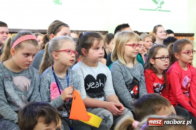 Zdjęcie w galerii na portalu naszraciborz.pl: W Zespole Szkolno-Przedszkolnym w Borucinie świętowali Międzynarodowy Dzień Teatru wiadomości z regionu