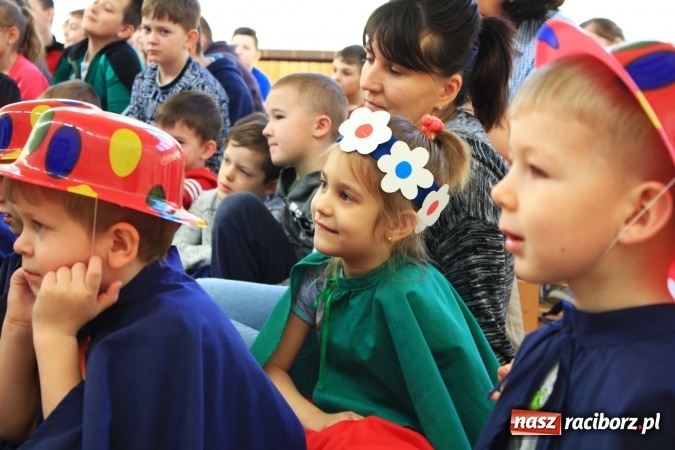 Zdjęcie w galerii na portalu naszraciborz.pl: W Zespole Szkolno-Przedszkolnym w Borucinie świętowali Międzynarodowy Dzień Teatru wiadomości z regionu