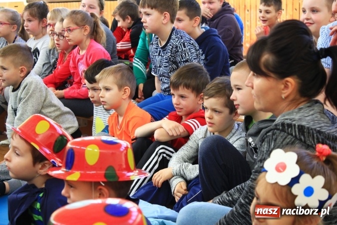 Zdjęcie w galerii na portalu naszraciborz.pl: W Zespole Szkolno-Przedszkolnym w Borucinie świętowali Międzynarodowy Dzień Teatru wiadomości z regionu