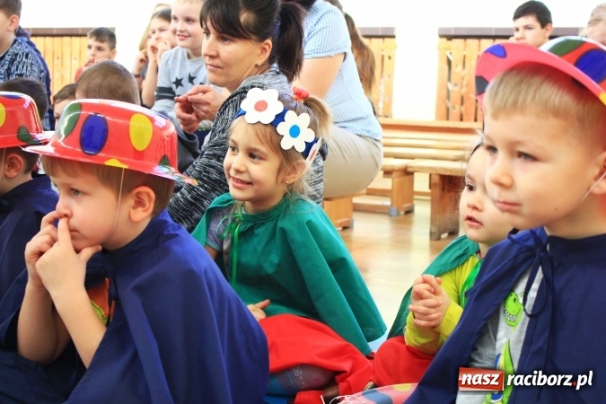 Zdjęcie w galerii na portalu naszraciborz.pl: W Zespole Szkolno-Przedszkolnym w Borucinie świętowali Międzynarodowy Dzień Teatru wiadomości z regionu