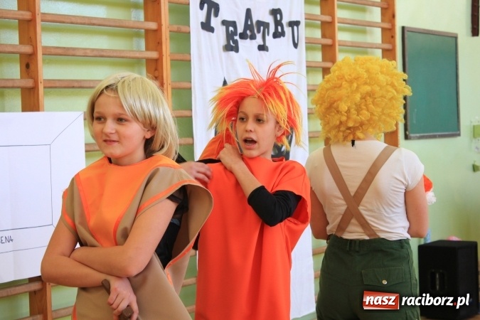 Zdjęcie w galerii na portalu naszraciborz.pl: W Zespole Szkolno-Przedszkolnym w Borucinie świętowali Międzynarodowy Dzień Teatru wiadomości z regionu