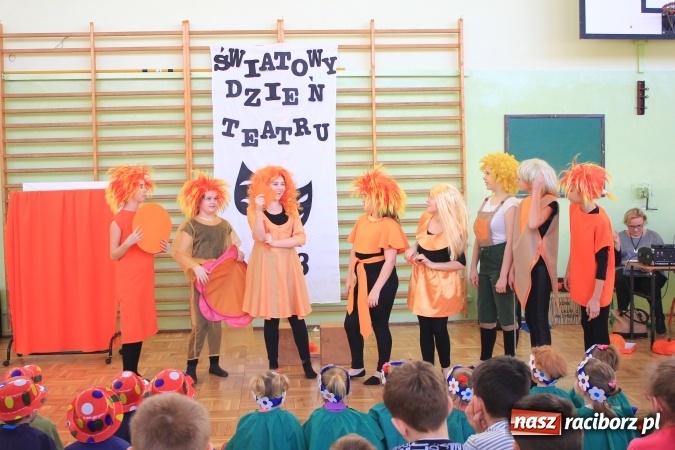 Zdjęcie w galerii na portalu naszraciborz.pl: W Zespole Szkolno-Przedszkolnym w Borucinie świętowali Międzynarodowy Dzień Teatru wiadomości z regionu