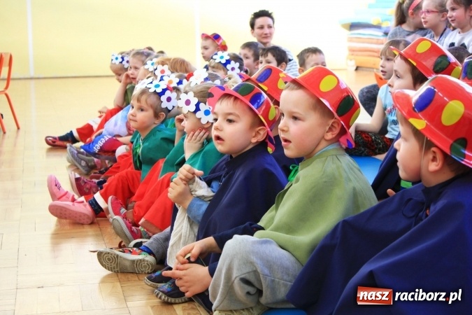 Zdjęcie w galerii na portalu naszraciborz.pl: W Zespole Szkolno-Przedszkolnym w Borucinie świętowali Międzynarodowy Dzień Teatru wiadomości z regionu