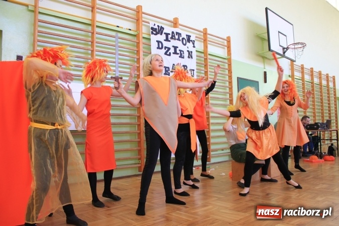 Zdjęcie w galerii na portalu naszraciborz.pl: W Zespole Szkolno-Przedszkolnym w Borucinie świętowali Międzynarodowy Dzień Teatru wiadomości z regionu