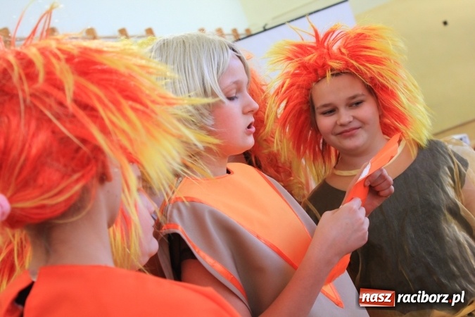 Zdjęcie w galerii na portalu naszraciborz.pl: W Zespole Szkolno-Przedszkolnym w Borucinie świętowali Międzynarodowy Dzień Teatru wiadomości z regionu