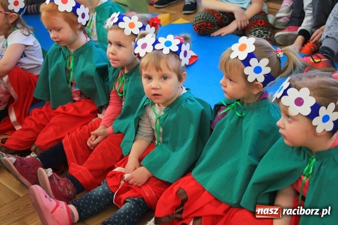 Zdjęcie w galerii na portalu naszraciborz.pl: W Zespole Szkolno-Przedszkolnym w Borucinie świętowali Międzynarodowy Dzień Teatru wiadomości z regionu