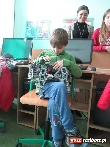 Zdjęcie w galerii na portalu naszraciborz.pl: Przedszkolaki w krainie klocków Lego w ZSOMS  wiadomości z regionu