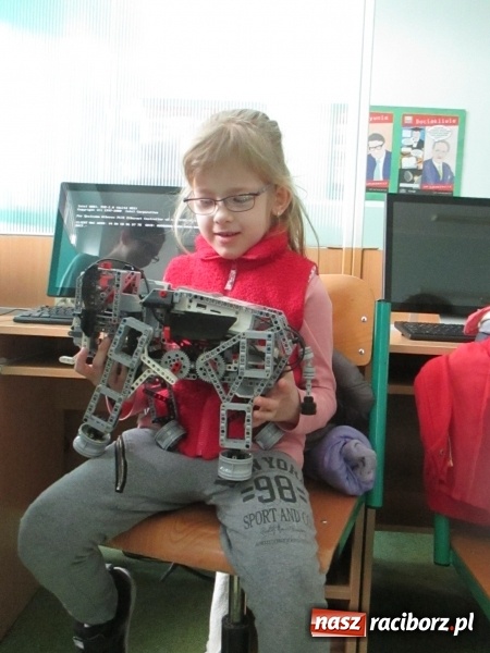 Zdjęcie w galerii na portalu naszraciborz.pl: Przedszkolaki w krainie klocków Lego w ZSOMS  wiadomości z regionu