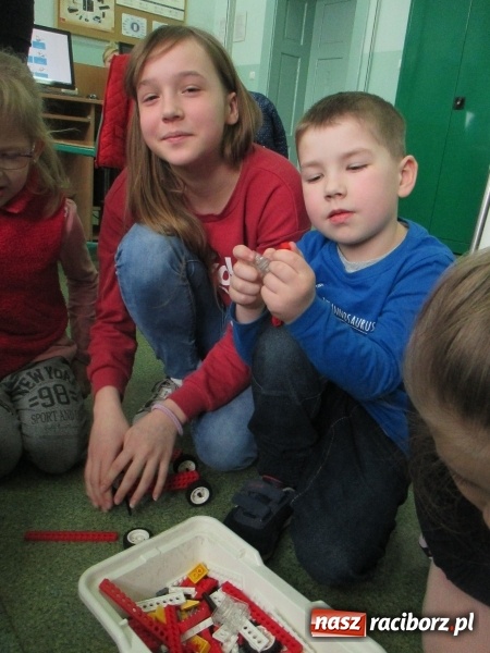 Zdjęcie w galerii na portalu naszraciborz.pl: Przedszkolaki w krainie klocków Lego w ZSOMS  wiadomości z regionu