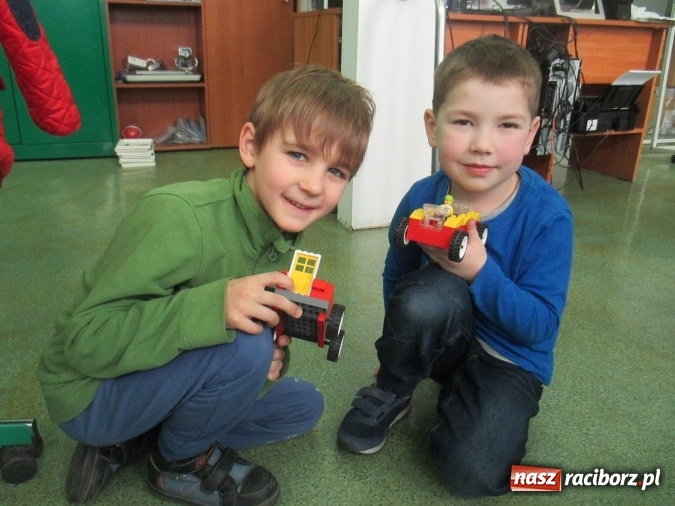 Zdjęcie w galerii na portalu naszraciborz.pl: Przedszkolaki w krainie klocków Lego w ZSOMS  wiadomości z regionu