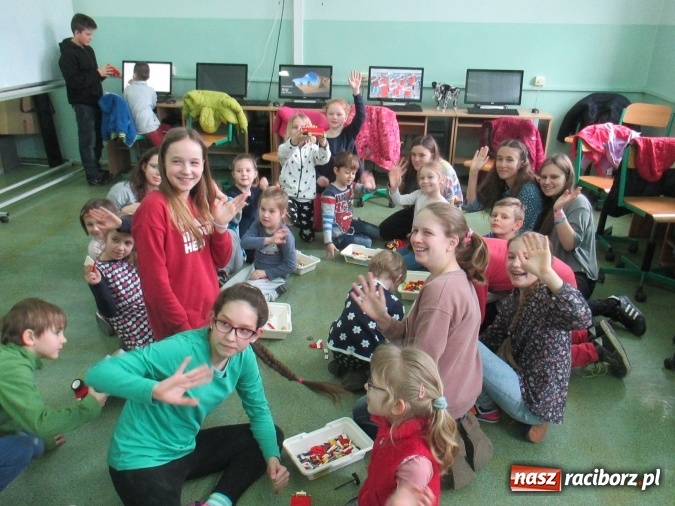 Zdjęcie w galerii na portalu naszraciborz.pl: Przedszkolaki w krainie klocków Lego w ZSOMS  wiadomości z regionu