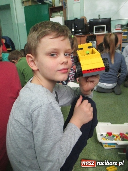 Zdjęcie w galerii na portalu naszraciborz.pl: Przedszkolaki w krainie klocków Lego w ZSOMS  wiadomości z regionu