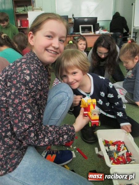 Zdjęcie w galerii na portalu naszraciborz.pl: Przedszkolaki w krainie klocków Lego w ZSOMS  wiadomości z regionu