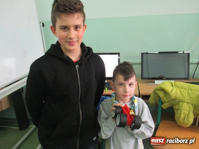 Zdjęcie w galerii na portalu naszraciborz.pl: Przedszkolaki w krainie klocków Lego w ZSOMS  wiadomości z regionu